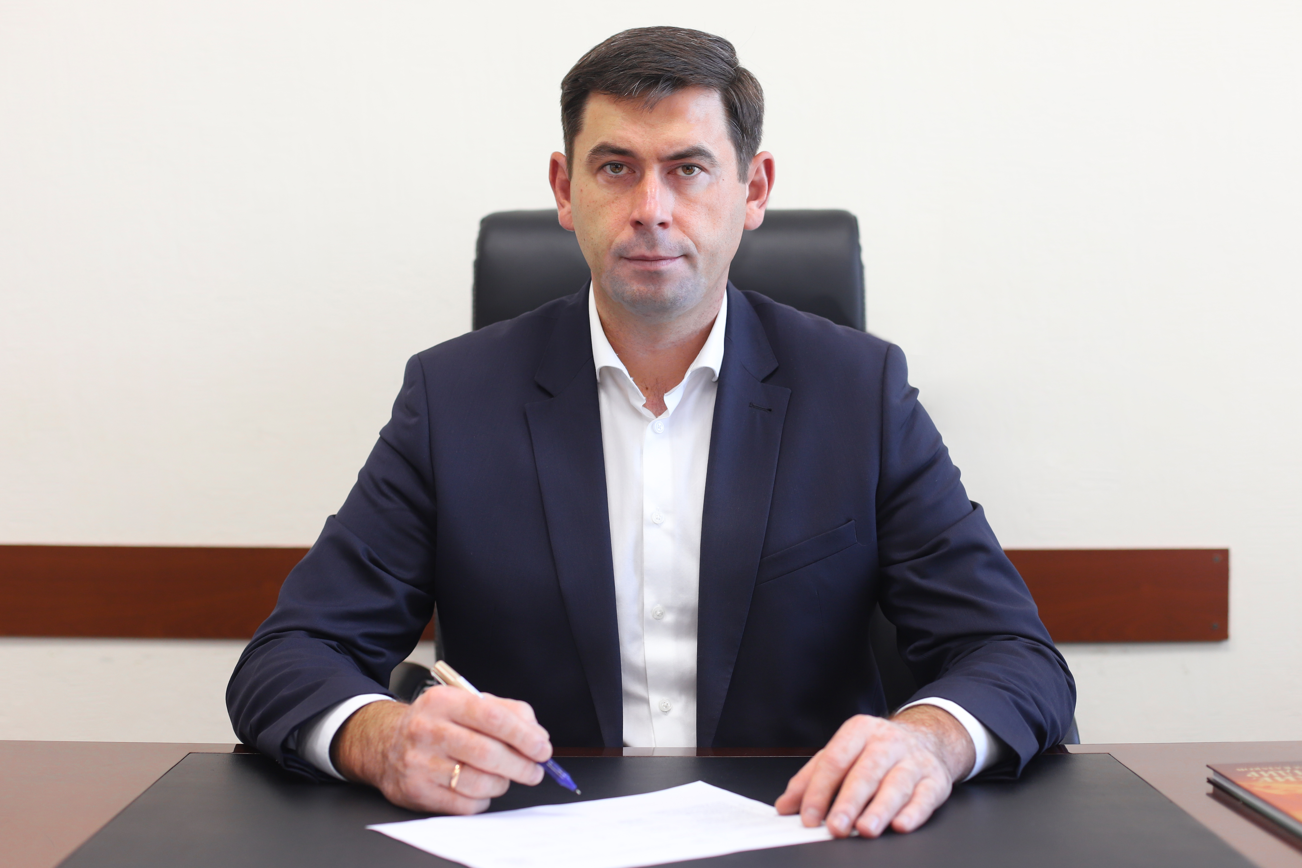 С 22 июня обязанности руководителя района будет исполнять  Станислав Гайнюченко, который ранее занимал должность мэра Усть-Лабинска
