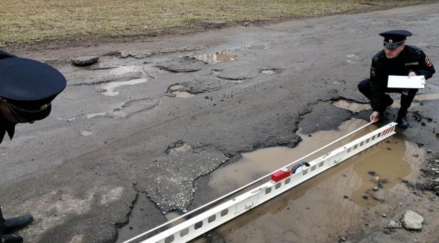В Усть-Лабинском районе проверили состояние дорожного покрытия