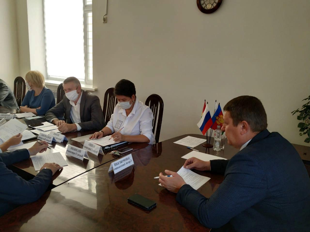 В администрации Усть-Лабинского района обсудили рабочие вопросы