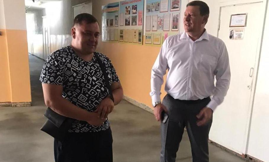 Сергей Запорожский встретился с подрядчиком в СОШ №11 станицы Кирпильской
