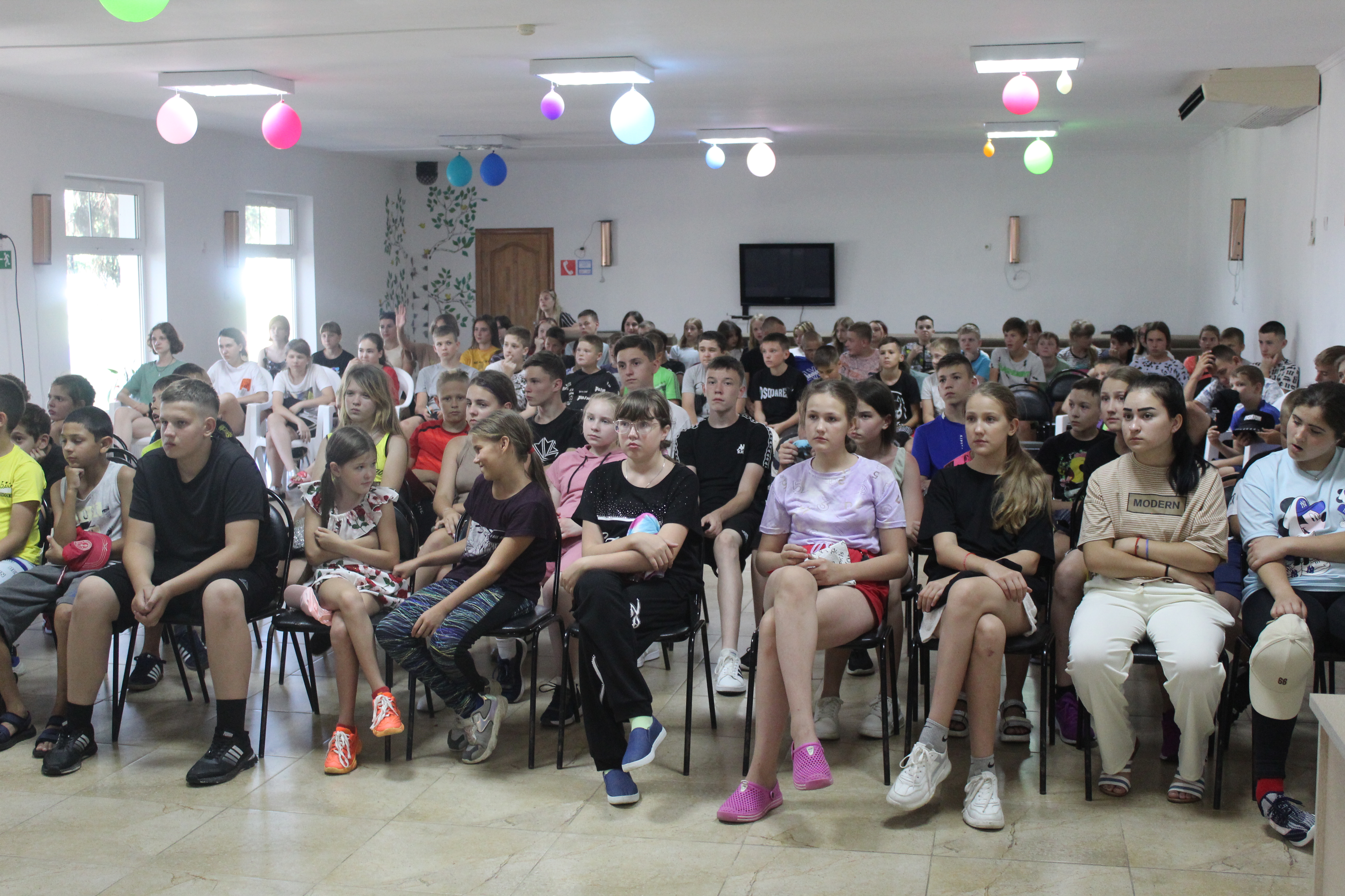Полицейские и общественники провели встречу с несовершеннолетними в детском лагере «Тополек»