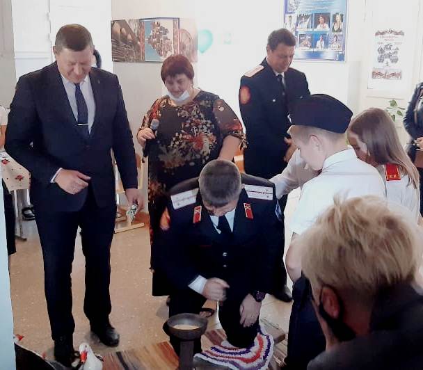 Школу Усть-Лабинского района посетил вице-губернатор Кубани 