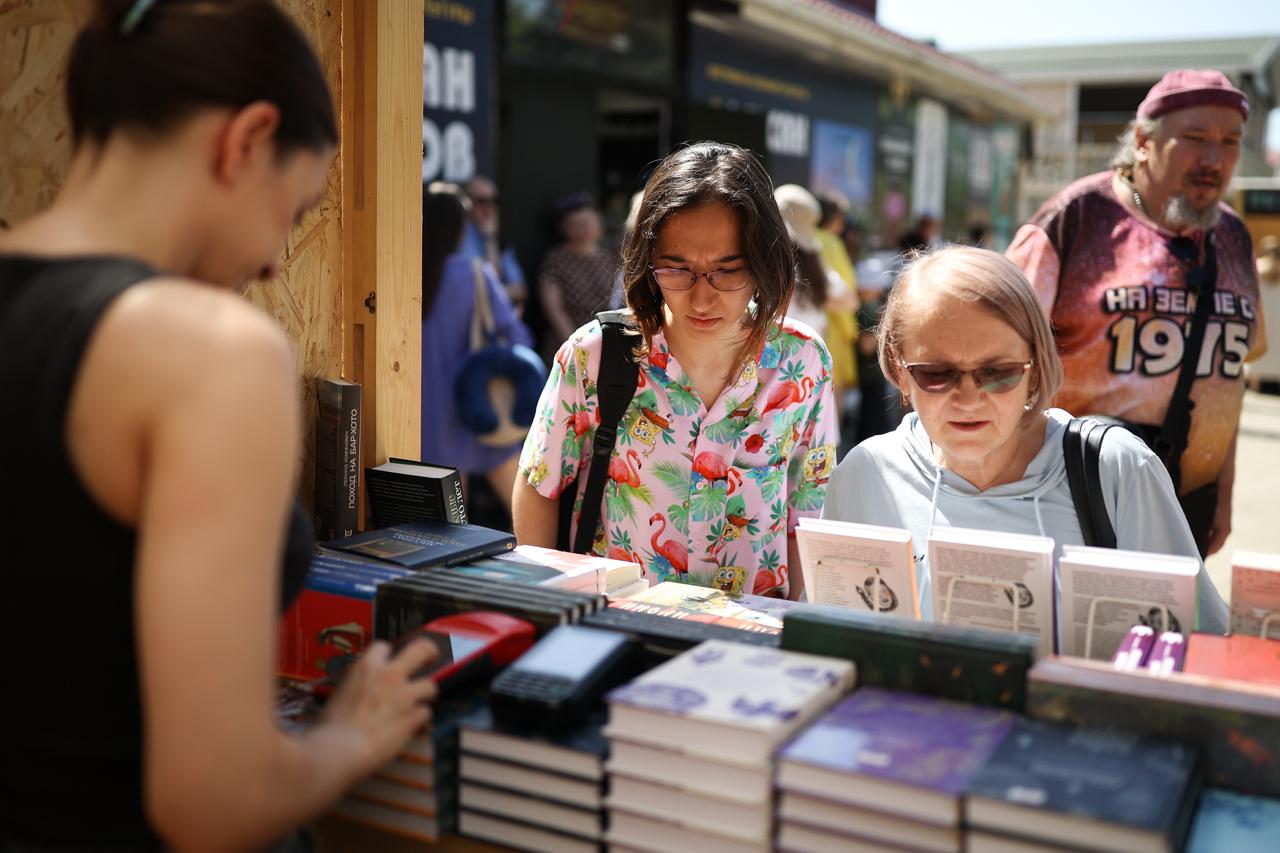 Фонд Олега Дерипаска «Вольное Дело» перезапустит книжный магазин «Чарли» в Краснодаре
