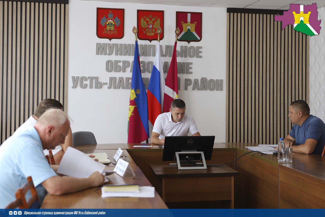 Заместитель главы Усть-Лабинского района Анатолий Абрамов вместе с профильными специалистами провел прием граждан