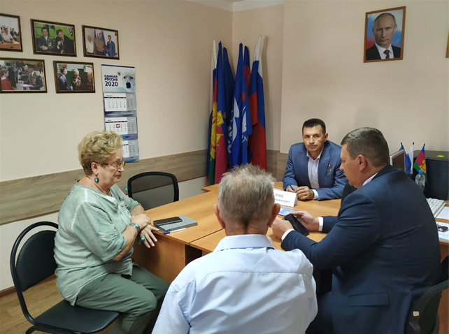 Глава района и депутат ЗСК провели совместный приём граждан
