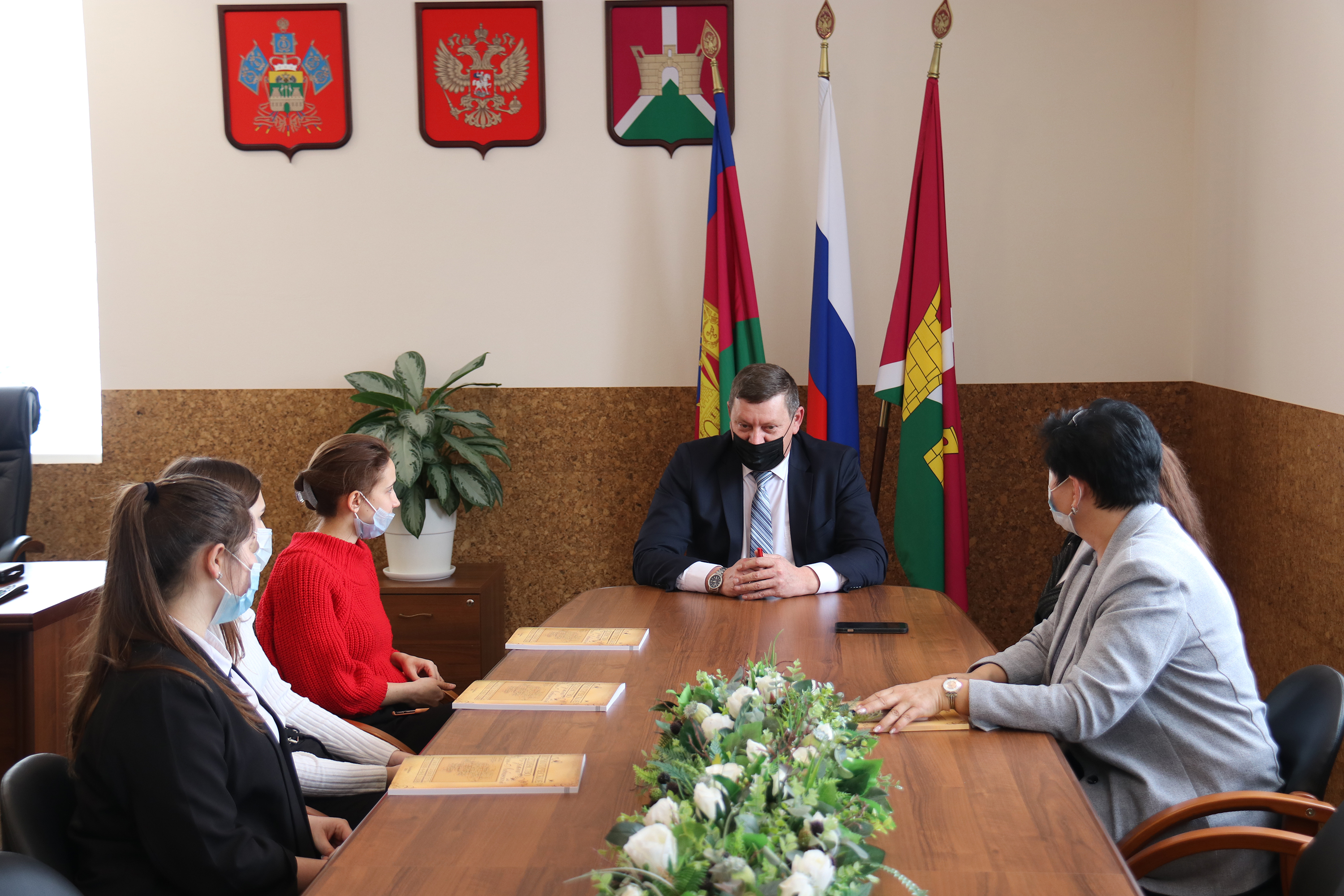 Устьлабинские студенты встретились с главой района