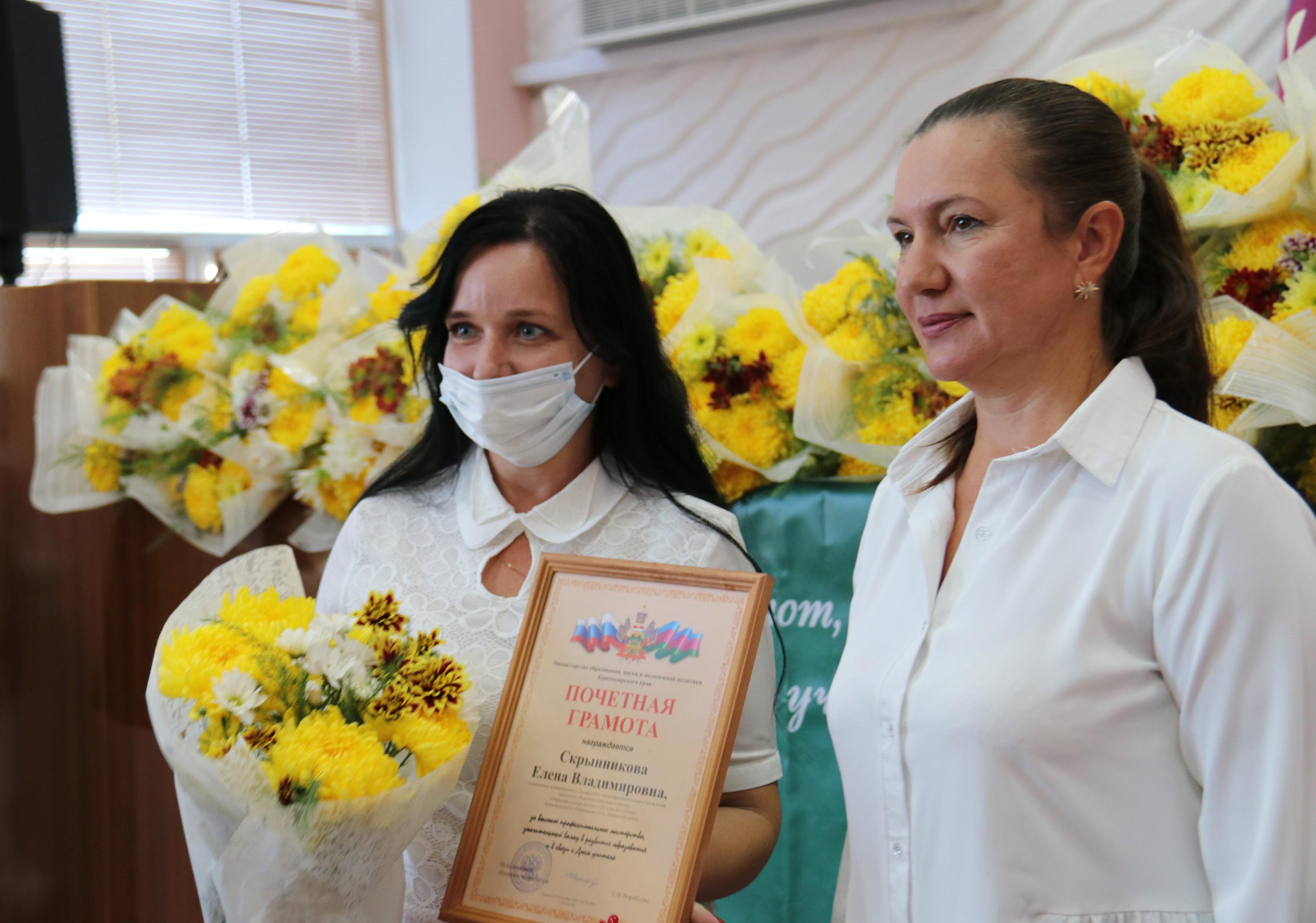 В Усть-Лабинском районе поздравили педагогов