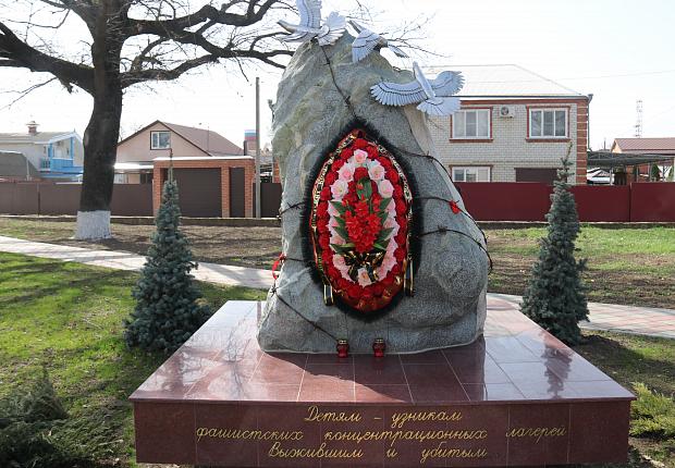 В Усть-Лабинске провели памятные мероприятия