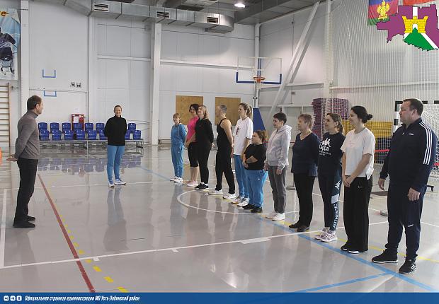 Сотрудники спортивной школы «Кубань» и Отдела по физической культуре и спорту сдали нормативы ГТО.