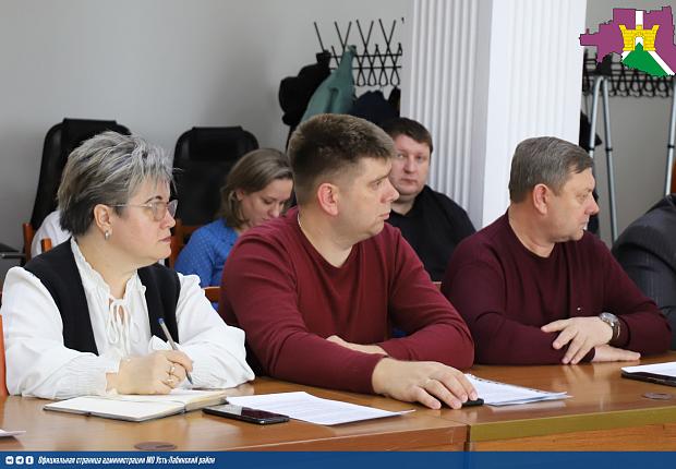 В малом зале районной администрации прошла сессия Совета депутатов Усть-Лабинского района