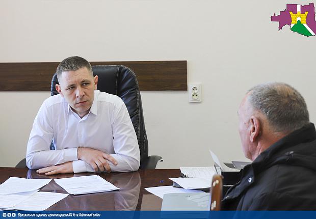 Заместитель главы Усть-Лабинского района Анатолий Абрамов провел прием граждан