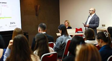 Экспертные практикумы, бережливые экскурсии и деловая игра: в Сочи стартовала конференция для отельеров юга России