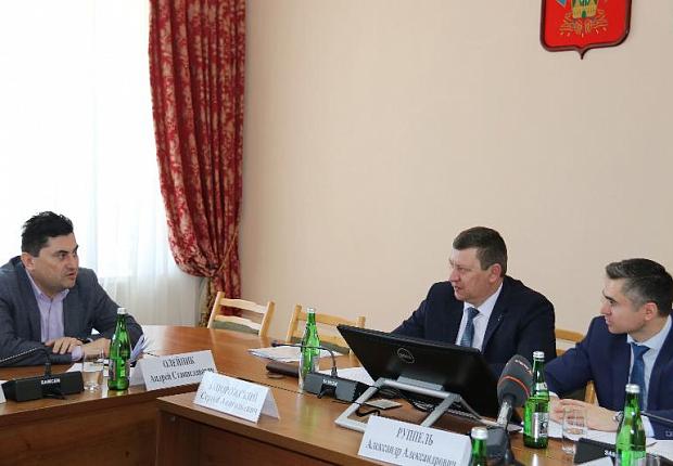 В Усть-Лабинском районе провели круглый стол с участием министра экономики края   