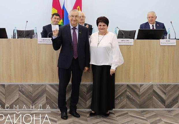 Совместно с Депутатом Госдумы Алексеем Езубовым и депутатом ЗСК Владимиром Зюзиным принял участие в установочной Сессии депутатов районного Совета нового созыва