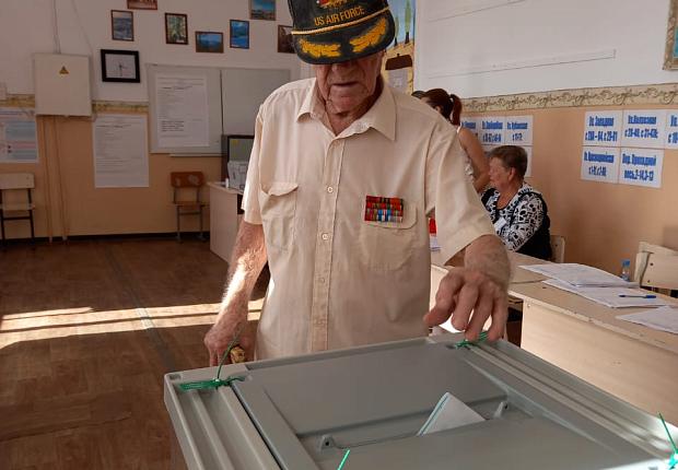 Сегодня на УИК № 56-44 голосовал участник и ветеран Великой Отечественной войны