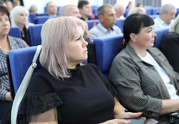 В большом зале администрации состоялось 2-е заседание сессии Совета муниципального образования Усть-Лабинский район восьмого созыва