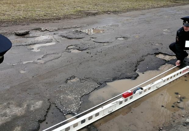 В Усть-Лабинском районе проверили состояние дорожного покрытия