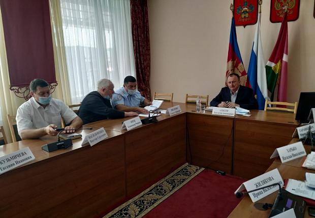 В Усть-Лабинском районе состоялось заседание межведомственной комиссии