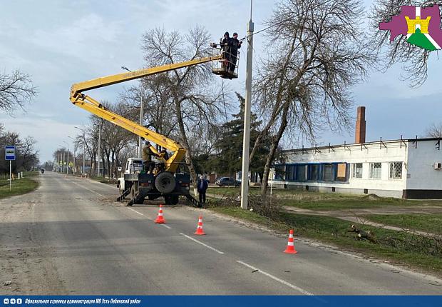 В Усть-Лабинске и Некрасовском поселении выполнены первые в этом году  работы по грейдированию дорог