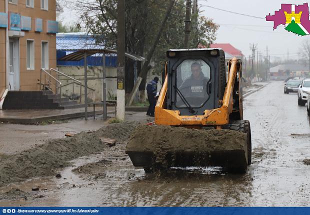 Выполнение капитального ремонта улиц М. Овсянниковой и Октябрьской проверили в ходе объезда