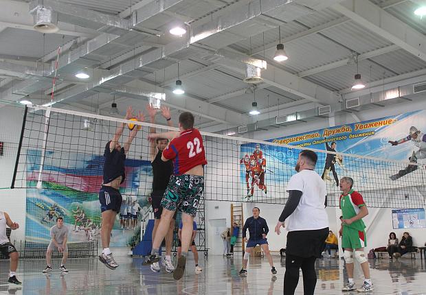 В спорткомплексе «Старт» завершился очередной этап чемпионата по волейболу