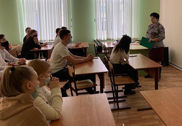 Усть-лабинским студентам рассказали об избирательном праве