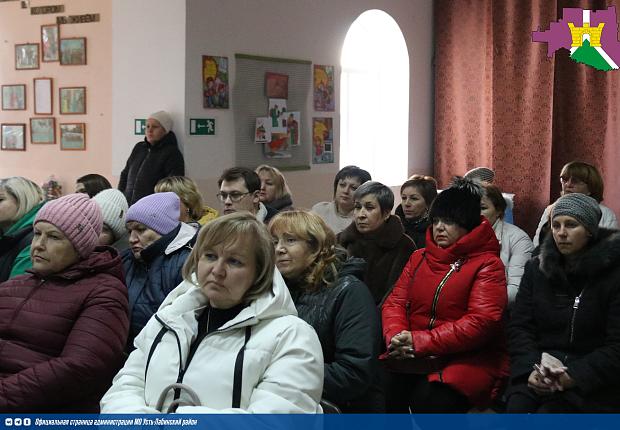 В ходе открытой сессии Совета депутатов Ленинского сельского поселения подведены итоги деятельности администрации за 2023 год