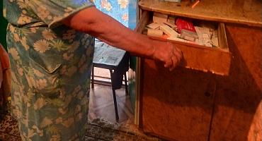 Усть-Лабинские полицейские задержали подозреваемого в краже кошелька с деньгами из домовладения пенсионерки