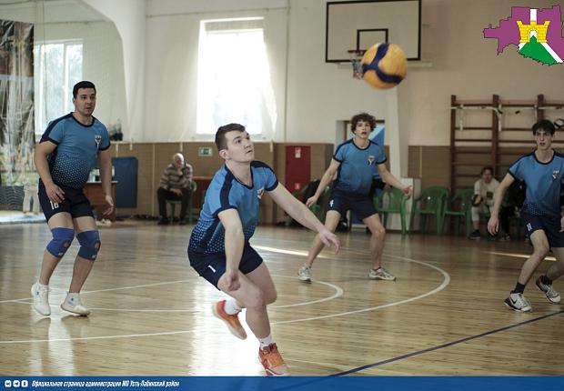 Состоялись соревнования по волейболу среди мужчин в зачет 10 спартакиады среди поселений Усть-Лабинского района
