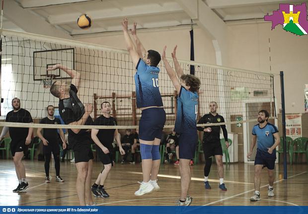 Состоялись соревнования по волейболу среди мужчин в зачет 10 спартакиады среди поселений Усть-Лабинского района