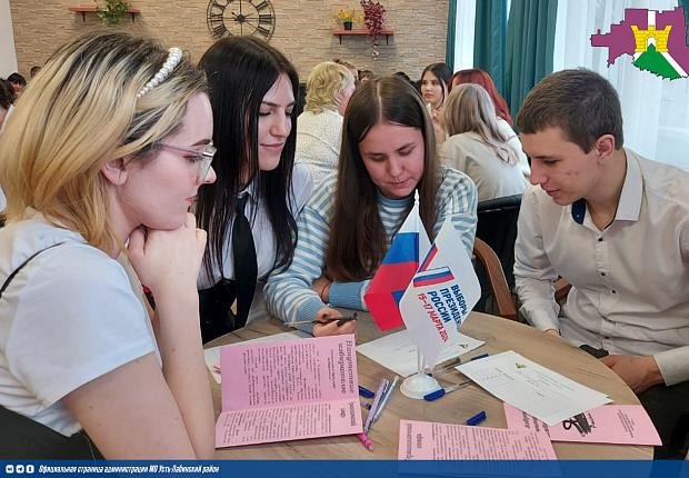 Студенты Ладожского многопрофильного техникума стали участниками интеллектуальной викторины "Вечевой колокол"