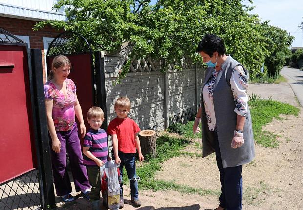 Нуждающимся жителям Усть-Лабинского района доставили продуктовые наборы