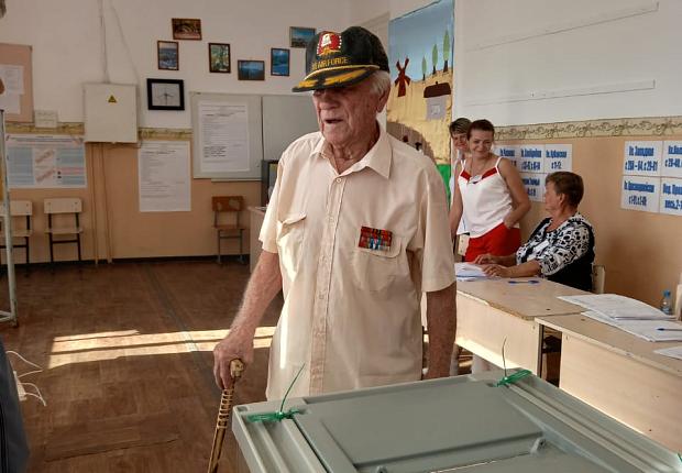Сегодня на УИК № 56-44 голосовал участник и ветеран Великой Отечественной войны