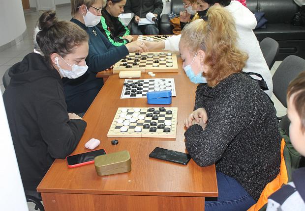 В спорткомплексе «Старт» прошёл чемпионат по шашкам 