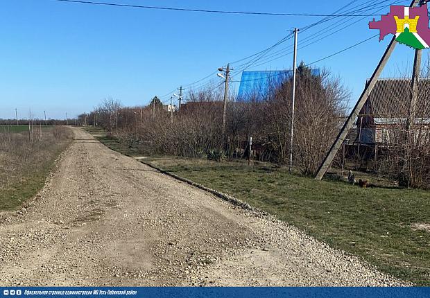 В Некрасовском сельском поселении продолжаются работы по грейдированию гравийных дорог