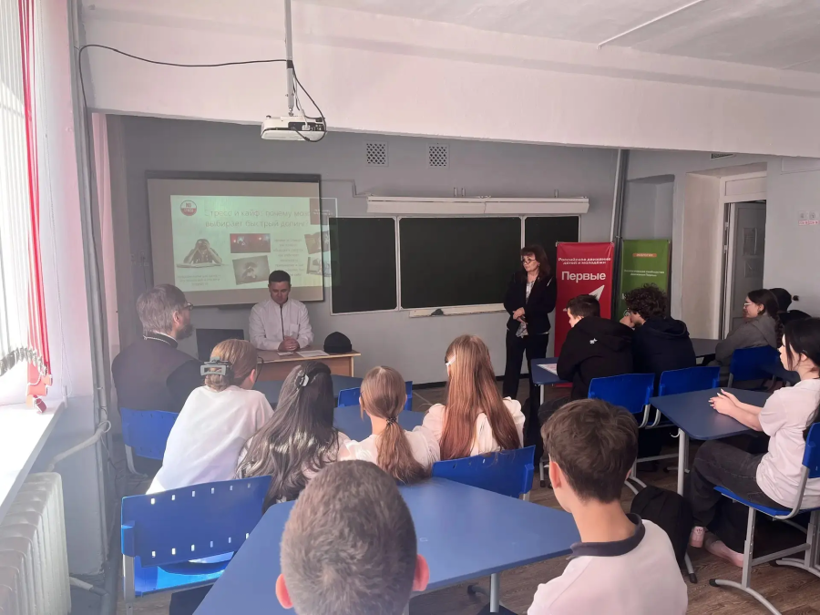 «Сообщи, где торгуют смертью», профилактическое мероприятие с участием духовенства в МБОУ СОШ № 14 имени В.А. Уварова  