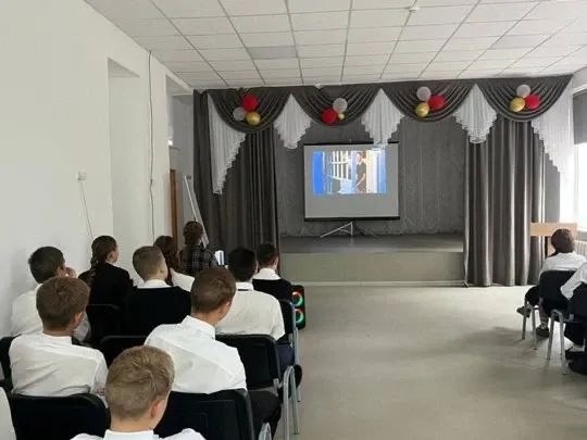 С целью профилактики распространения идеологии терроризма и вовлечение подростков в дескрутивные сообщества в общеобразовательных организациях района организован просмотр документального фильма «Игры с огнём».