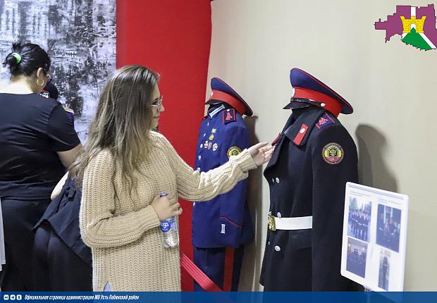 В Усть-Лабинском районе активно проходит фестиваль казачьей культуры "Александровская крепость"!