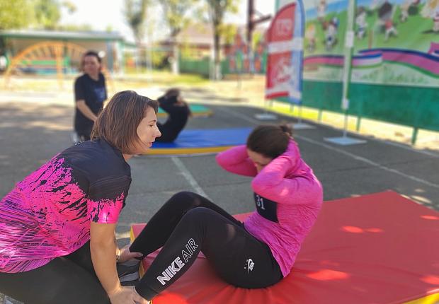 Воспитанники, родители и педагогический коллектив детского сада успешно выполнили нормативы Всероссийского физкультурно-спортивного комплекса "Готов к труду и обороне" (ГТО)