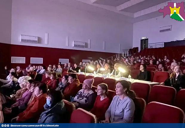 В межпоселенческом районном Дворце культуры «Кубань» состоялся зональный этап краевого фестиваля вокально-хоровых коллективов «Не стареют душой ветераны».
