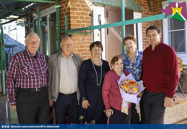 Труженик тыла Нина Афанасьевна Лазаренко отмечает свое 95-летие!