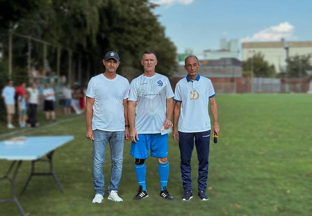 Вручение знаков отличия комплекса ГТО футболистам команды Динамо-Ветеран