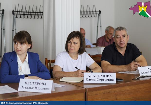 В малом зале районной администрации прошло заседание антинаркотической комиссии  под председательством начальника отдела развития физической культуры и массового спорта министерства физической культуры и спорта Краснодарского края Евгением Колокольцевым и