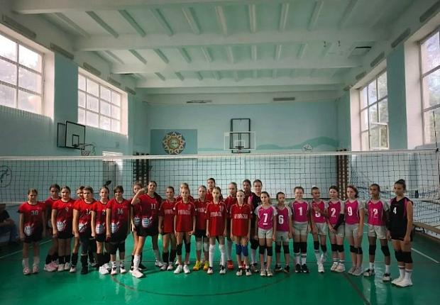 Сегодня в станице Кирпильской состоялся турнир по волейболу,среди девушек 2014 года рождения и младше, посвящённый памяти погибших при исполнении гражданского долга в зоне СВО