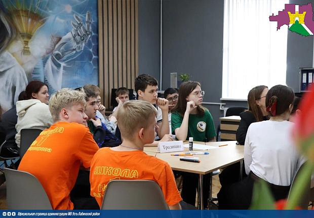 В Усть-Лабинской районной библиотеке завершился квиз «Про Родину в диалоге культур»