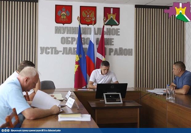 Заместитель главы Усть-Лабинского района Анатолий Абрамов вместе с профильными специалистами провел прием граждан