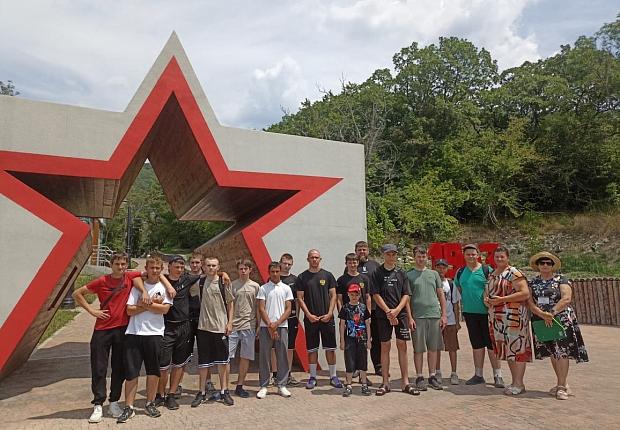 Команда «Монолит» МБОУ СОШ №25, занявшая второе место в финале Четвертой спортивно-военизированной игре «Казачий дозор»