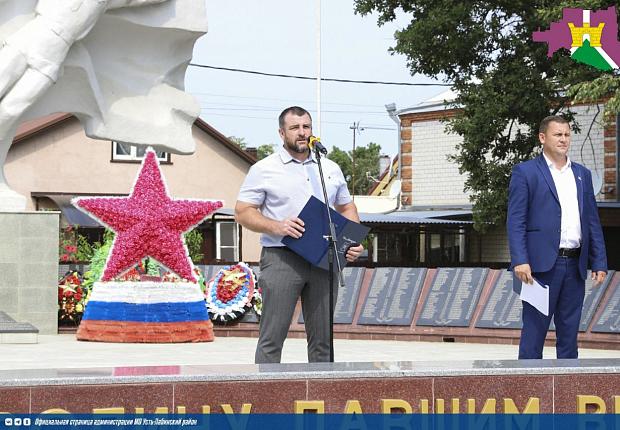 На мемориале "Вечный огонь" состоялось торжественно-памятное мероприятие, посвящённое Дню Воздушно-десантных войск
