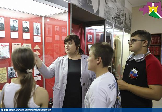 3 июля с экскурсионным визитом Усть-Лабинский район посетила организованная группа детей из прифронтовых территорий Донецкой Народной Республики,  прибывшая в рамках оказания шефской помощи новым регионам России