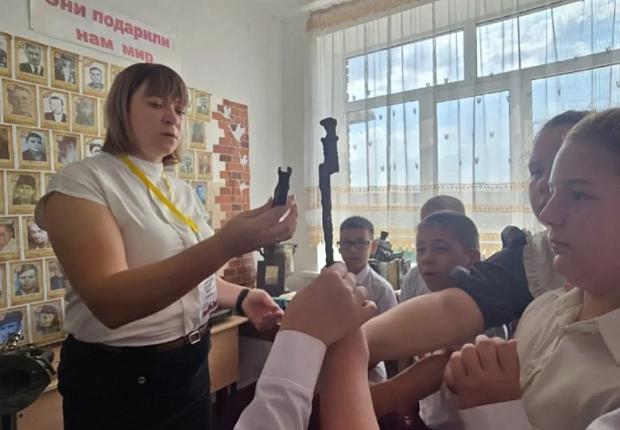 Во всех школах района прошли прошли мероприятия, посвященные памяти жертв трагических событий в г. Беслане, жертв террористических актов и сотрудников правоохранительных органов,погибших при выполнении служебного долга.